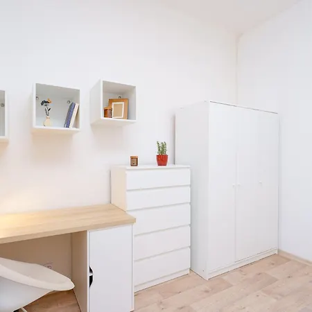 Cozy & Modern Near Center - Argentinska * Praha