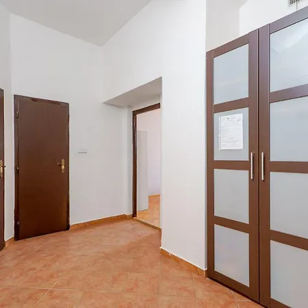 Cozy & Modern Near Center - Argentinska Praha